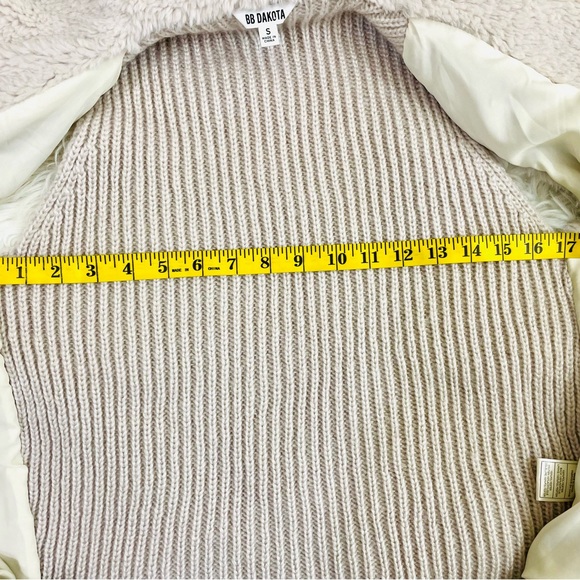 BB Dakota Rennie Vest, EUC - Picture 11 of 15